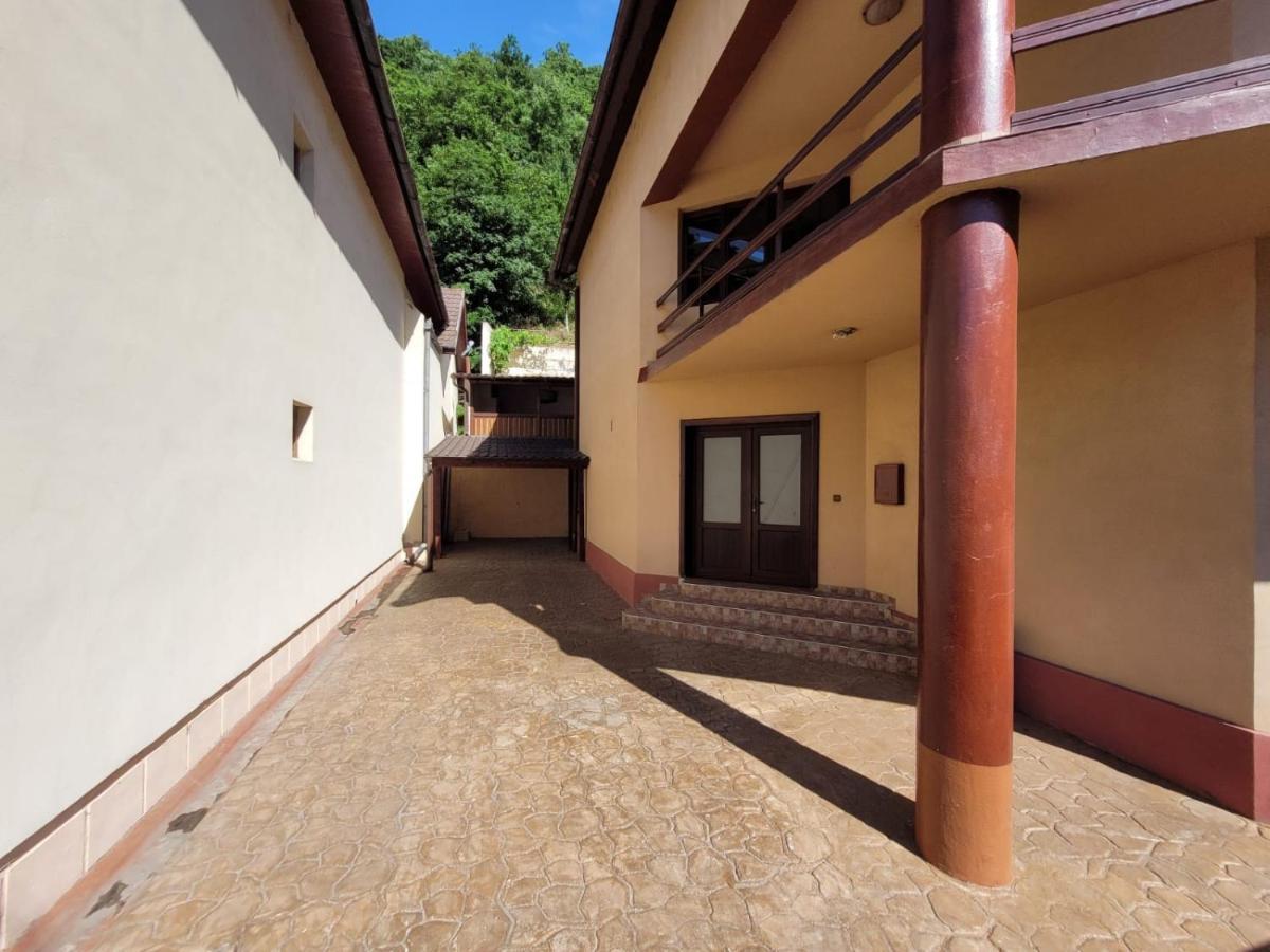 Villa Casa Basu à Băile Herculane Extérieur photo